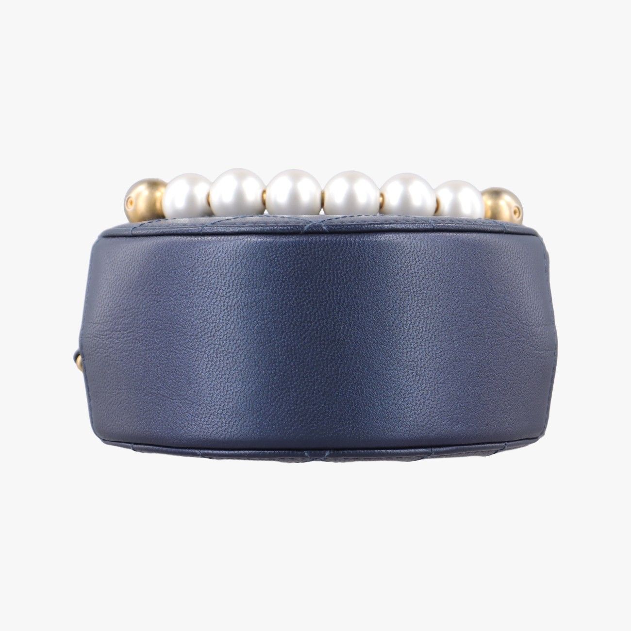 シャネルChanelラウンド パールスネイビーラムスキンAP099929212582