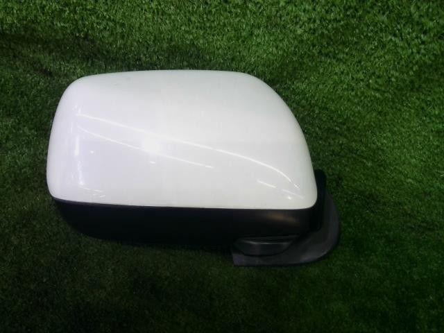 DBA-NCP81G シエンタ 純正 サイドミラー 中古 （管理：230413-02)　運転席側 右 R ドアミラー ミドリ 6U6 ※キズ※ シエンタ ncp81g 1NZ-FE 068 サイドミラー ミラー
