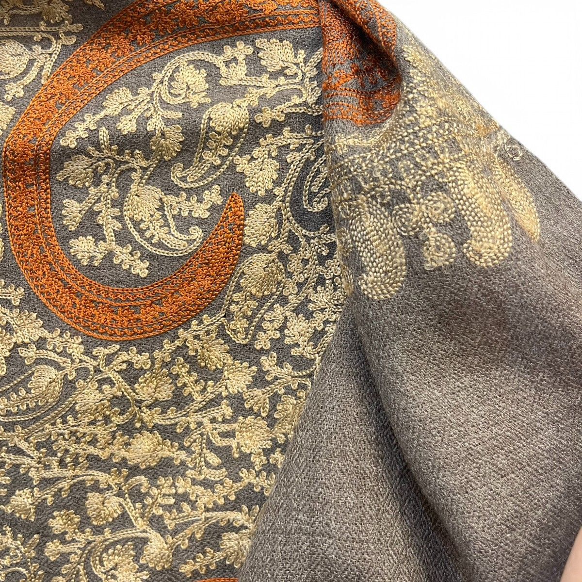 カシミールストール ベージュ ペイズリー 小花柄 手作り カシミールショール ストール 薄手 柔らかみ 刺繍 カシミヤ