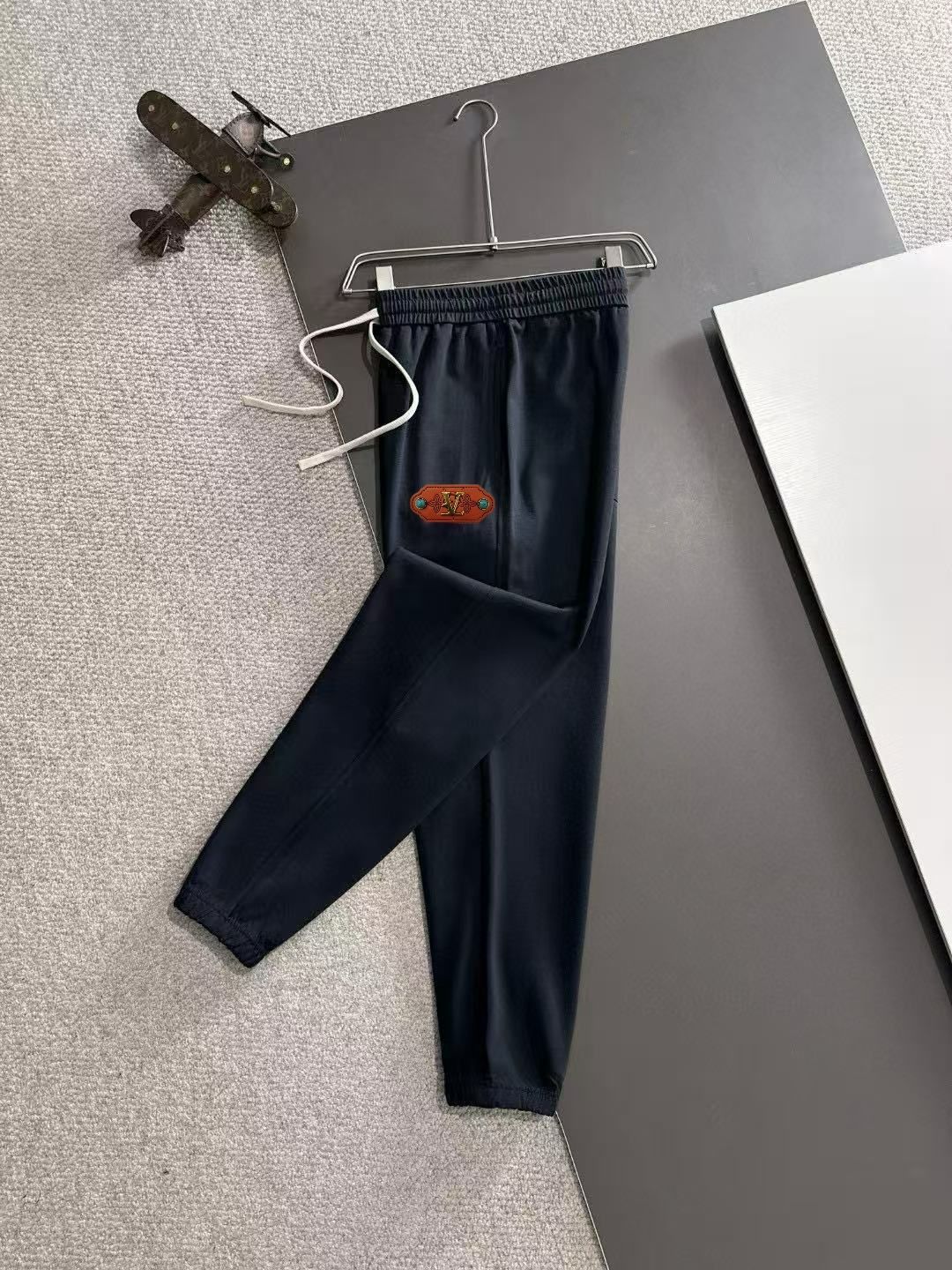 ロゴ カジュアルパンツ