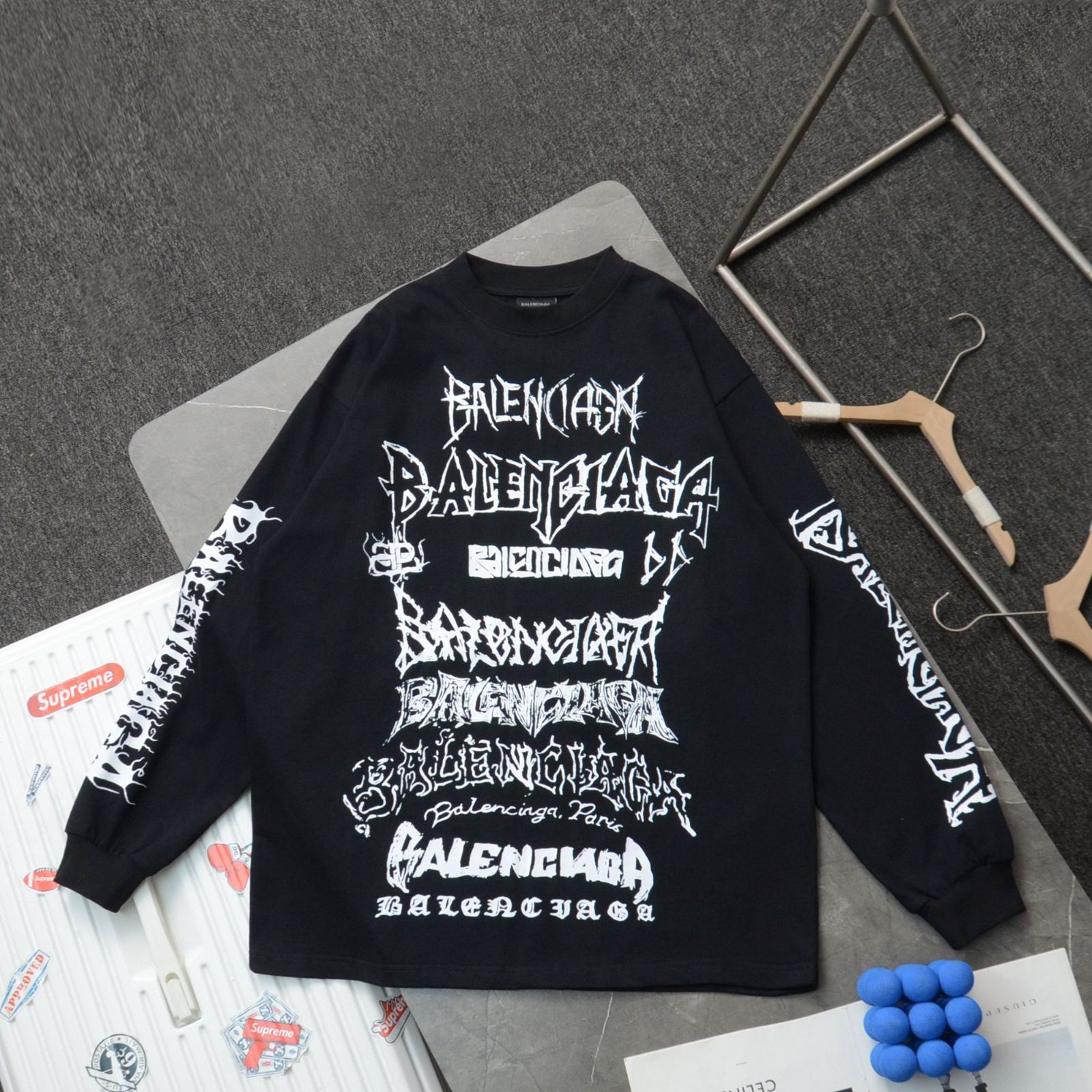 バレンシアガ/Balenciaga·New Year of the Dragon フルプリント グラフィティ ゴシック ウォッシュロゴ 長袖 スウェットシャツ  Tシャツ - メルカリ