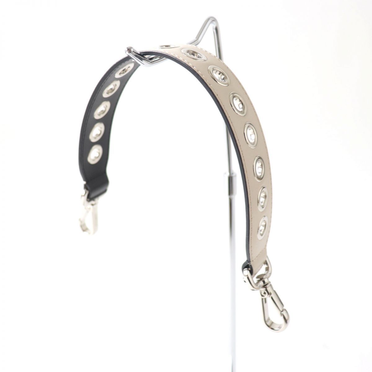 フェンディ ユーミニ ストラップ パンチング レザー ばっち 8AV105 