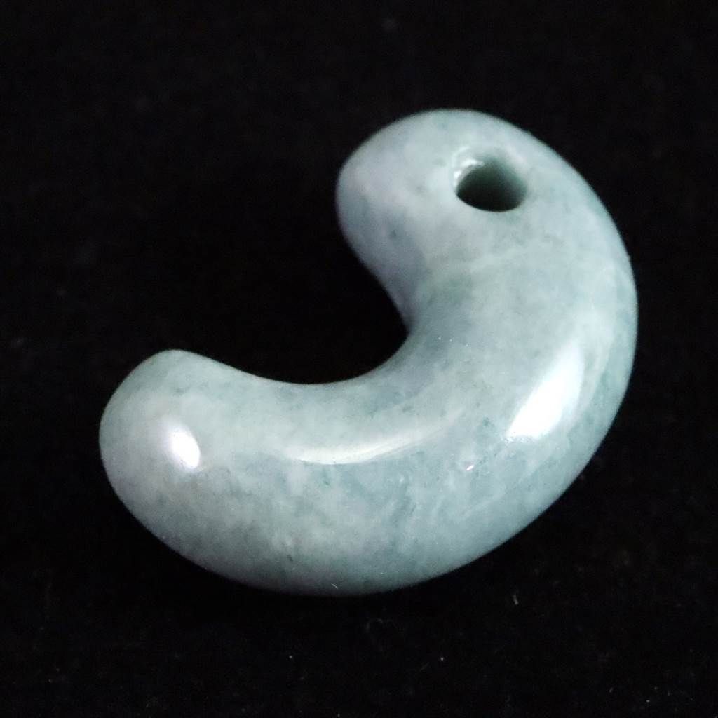 翡翠 勾玉 糸魚川翡翠 ヒスイ 小滝コン沢産 24mm勾玉 ブルー 証明書付 5.2g