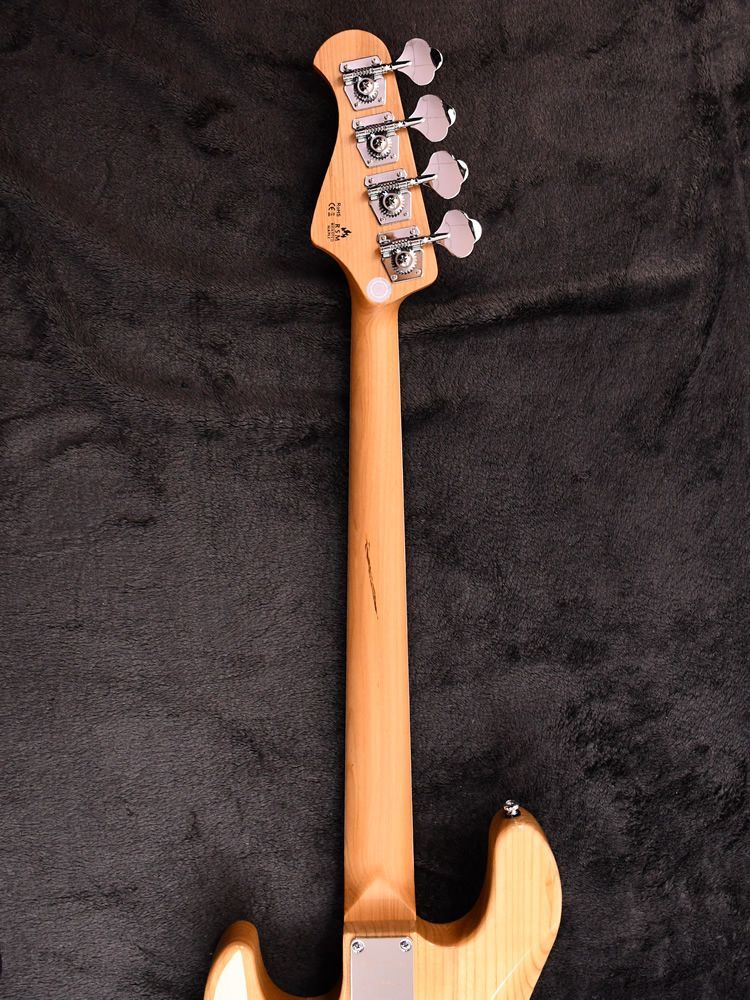 ナチュラルローステッドメイプルネック採用