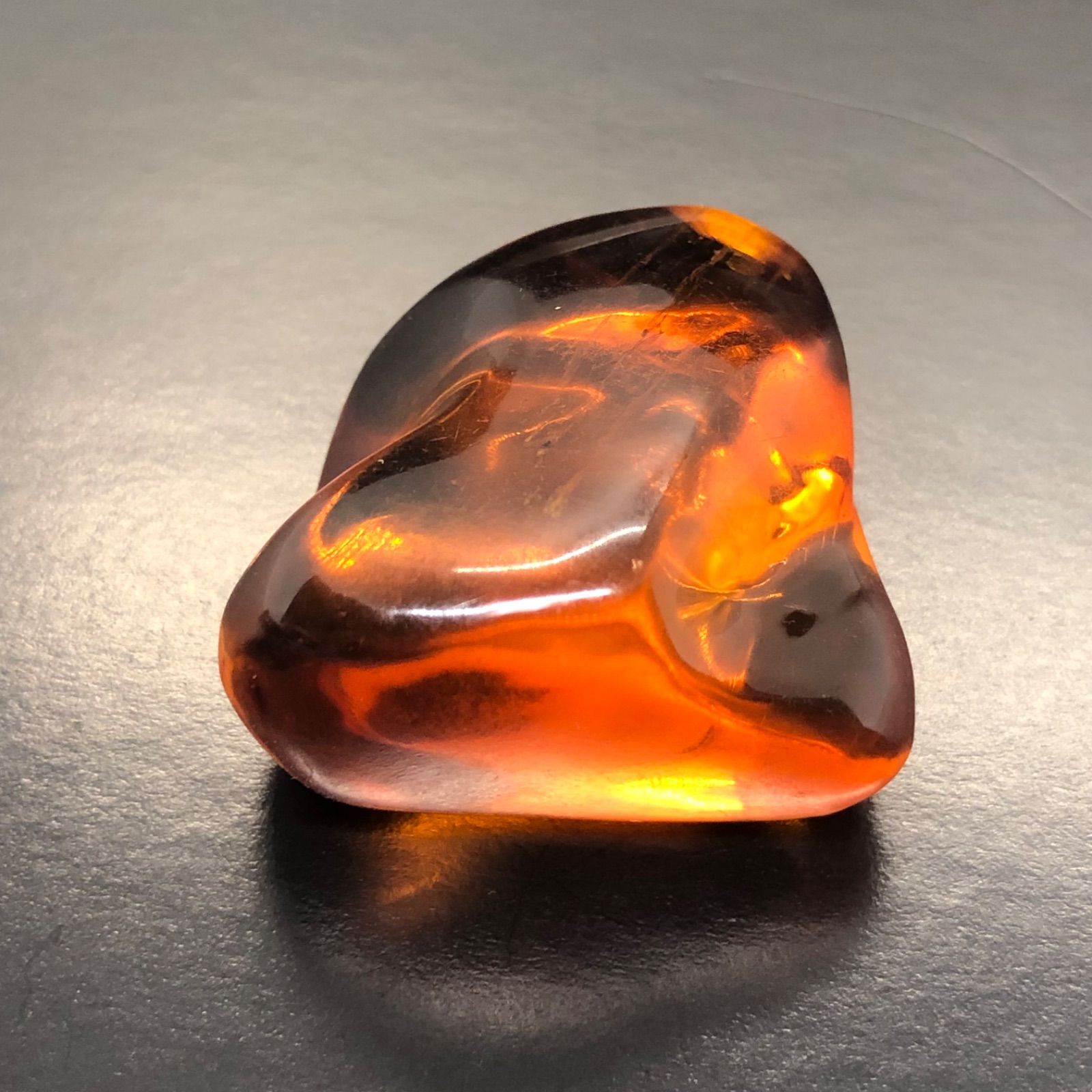 天然琥珀 バーマイト レッドアンバー ペンダント 8.8g 穴あり 国内鑑別  