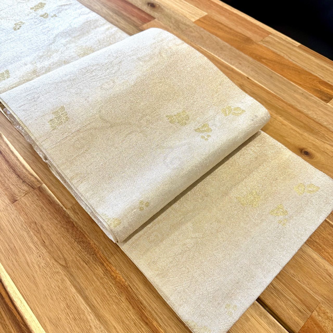 針ねん金葡萄文