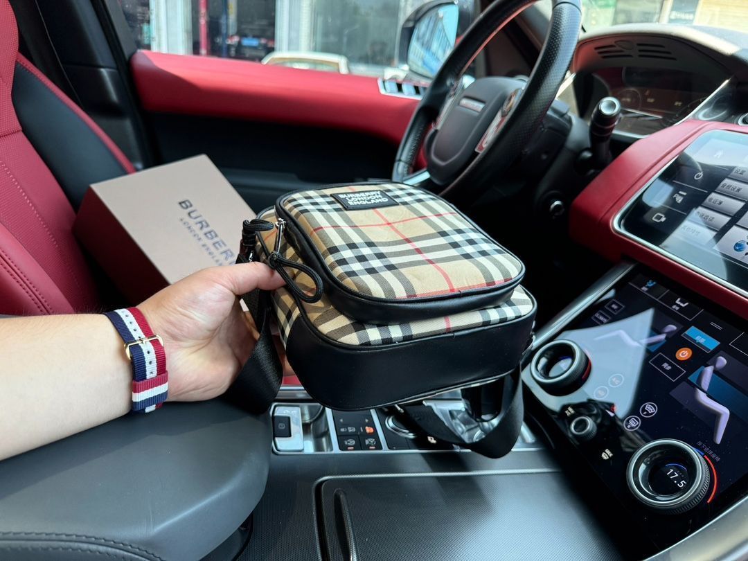 ★関税込み・送料無料★ バーバリー ショルダーバッグ 送料関税込☆Burberry☆ショルダーバッグ☆