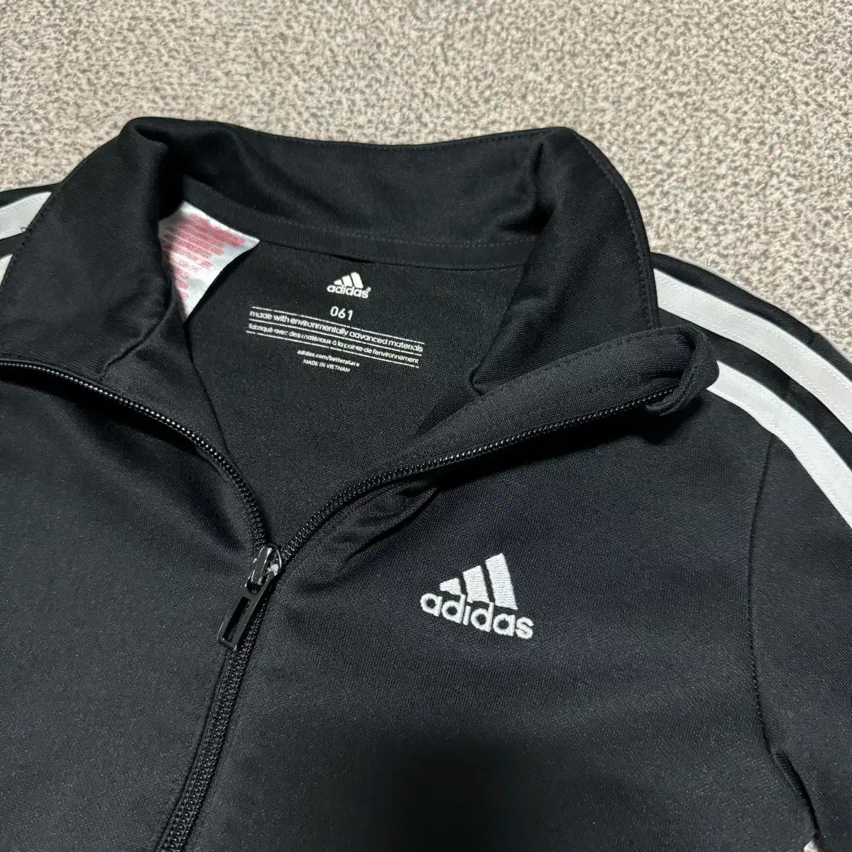 ジャージ adidas アディダス キッズ 0 | 上下 ジュニア 安い商品を通販サイトから アディダス」の人気商品一覧 - セットアップ 子供服 アディダスの通販 ESS ジャケットKMI25