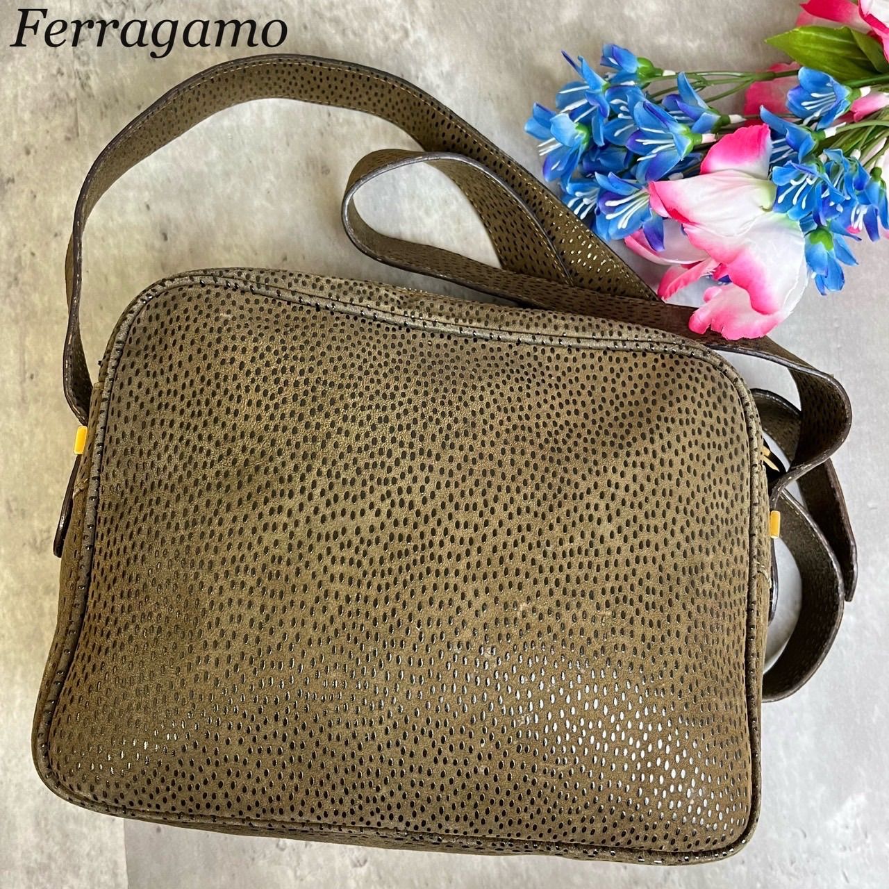 ✨良品✨ Salvatore Ferragamo サルヴァトーレフェラガモ ショルダーバッグトートバッグ うずら柄 ゴールド金具 ロゴ型押し 肩掛け  斜め掛け レディース ブラウン 茶色 - メルカリ