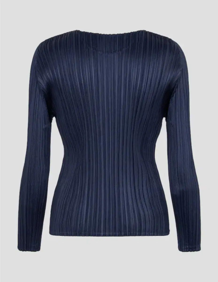 PLEATS PLEASE