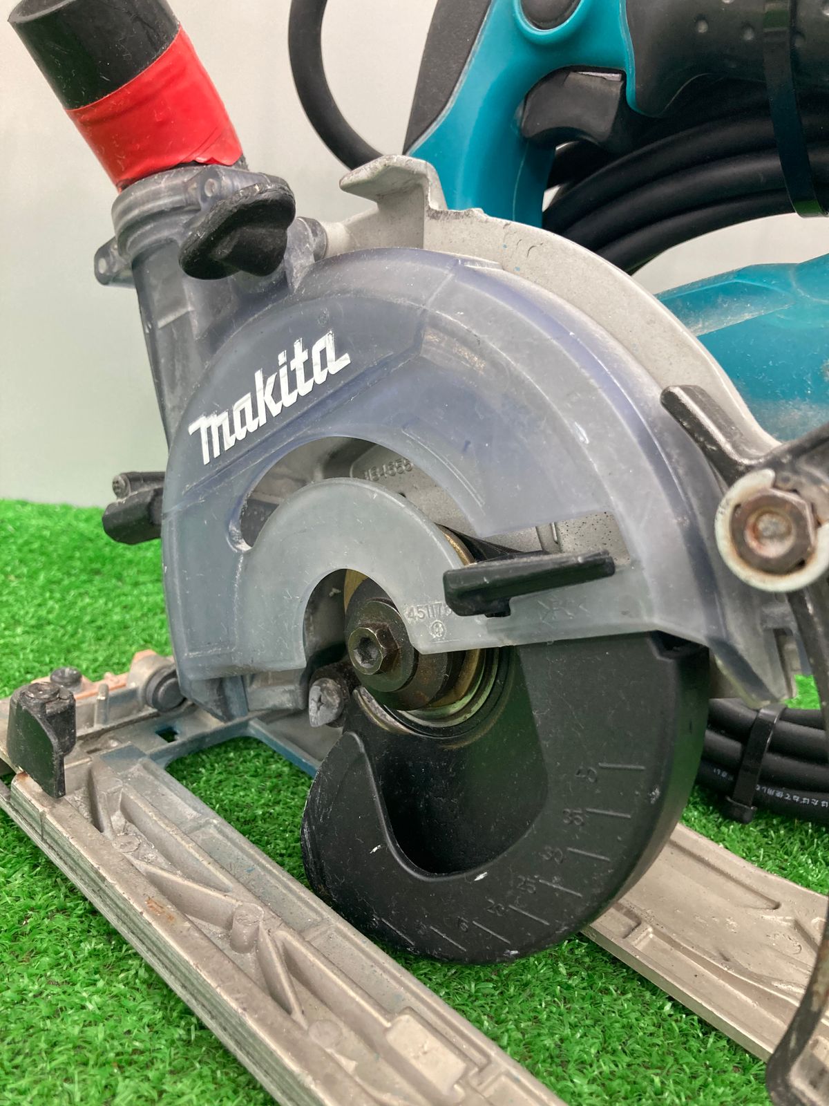 【中古品】【0922】★makita(マキタ) 125㎜防じんマルノコ (本体のみ)KS5200FX　IT2F9RSG6UGE