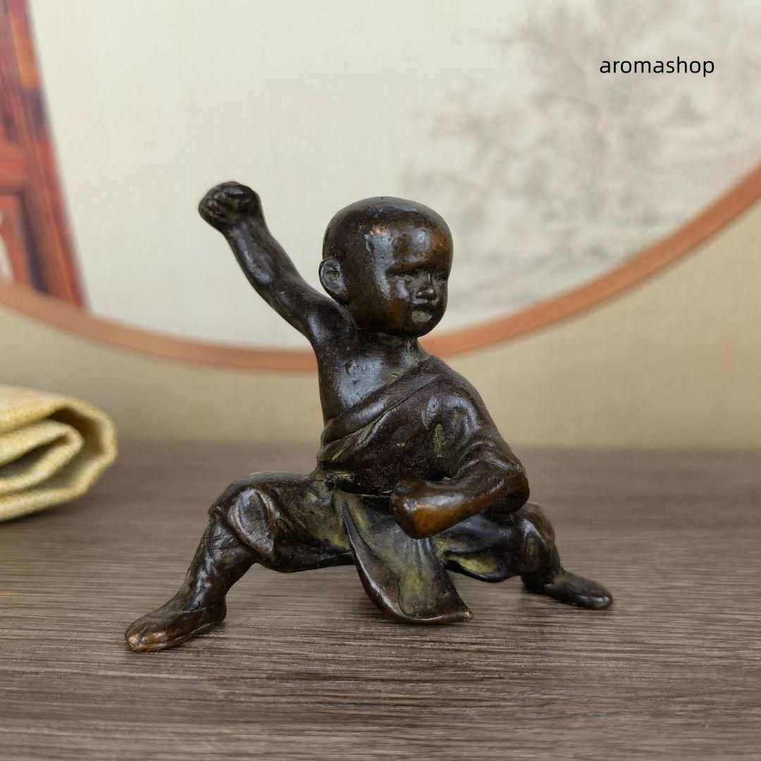 銅製 中国カンフー和尚 応接間 玄関 書架 博古架 茶台 装飾品 工芸品 置物 銅製 中国カンフー和尚 応接間 玄関 書架 博古架 茶台 装飾品 工芸品 置物