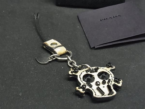 プラダ／シルバー ドクロ サフィアーノ レザー・メタル チャーム PRADA