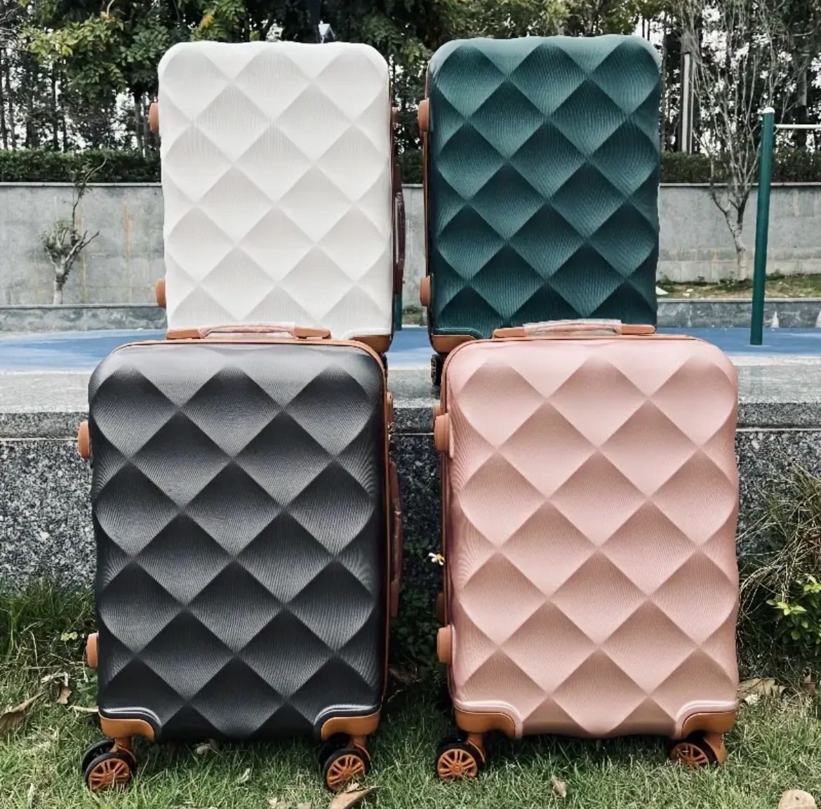 ajew エジュー iPhone16 ライトブラウン パテントケース 紐つき ajew