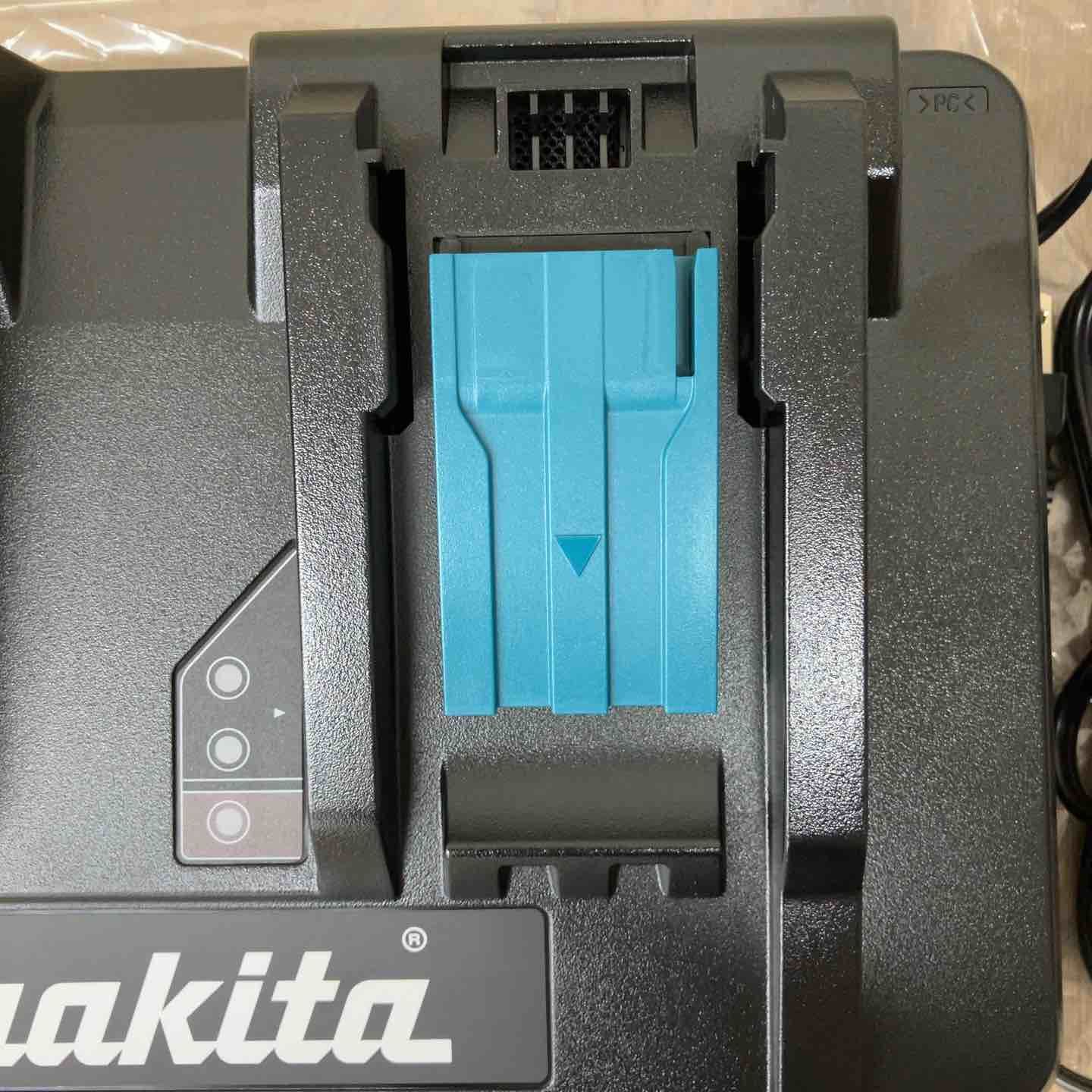 2口急速充電器 DC18RD