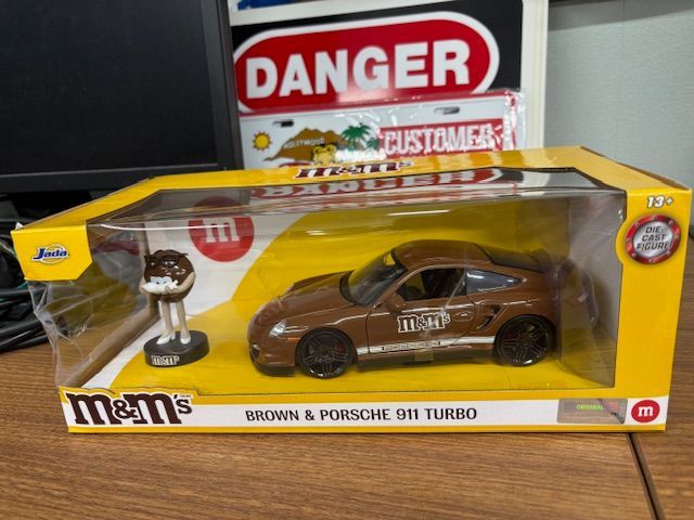 1/24 ミニカー M&M'S ポルシェ 911 ターボ 2007年モデル ブラウン