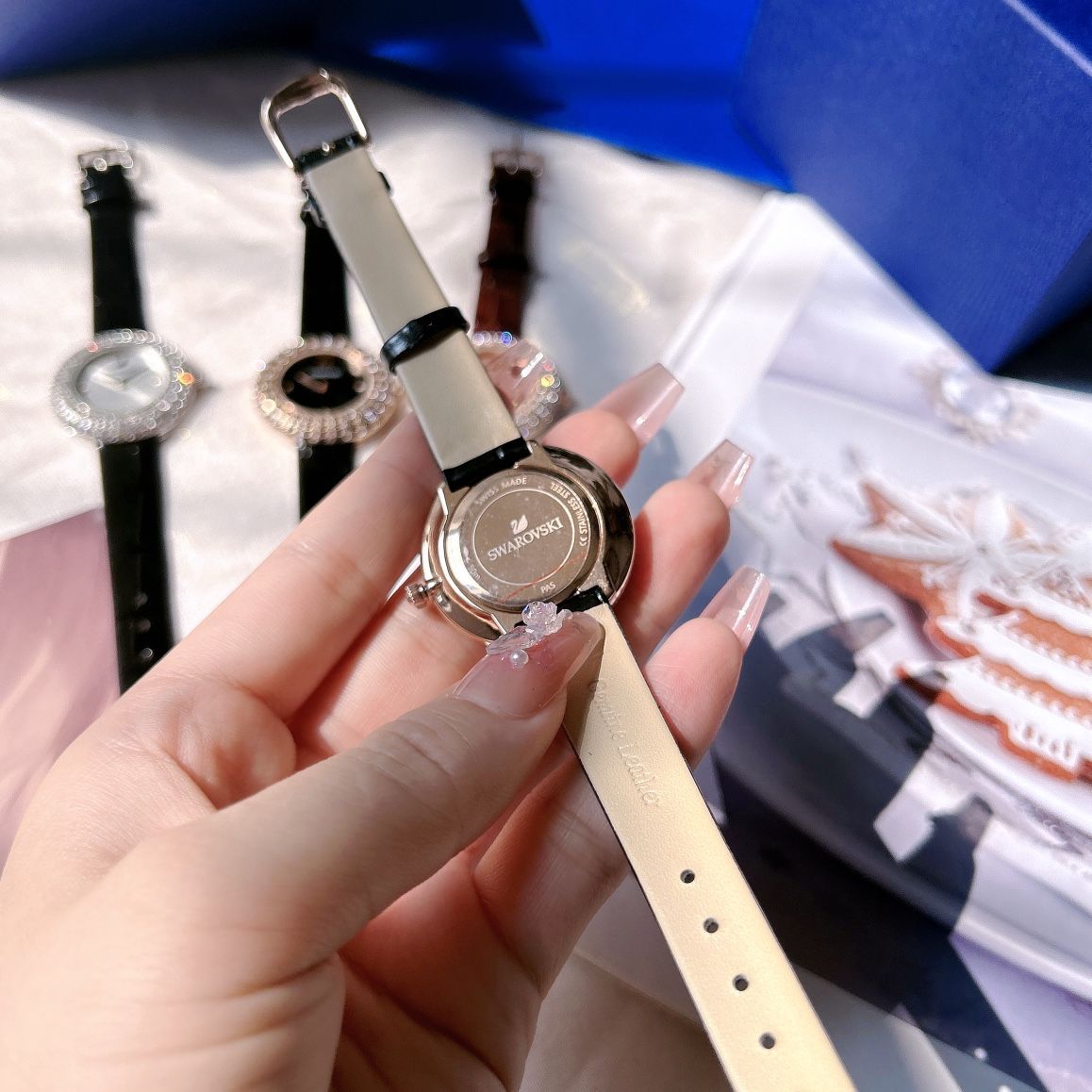 SWAROVSKI 時計 今日特価】SWAROVSKI スワロフスキー ダイヤモンド時計 きらめく
