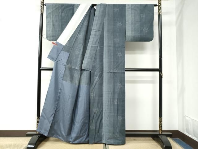 平和屋着物○本場結城紬 重要無形文化財 100亀甲 飛び亀甲柄 枝花文 胴