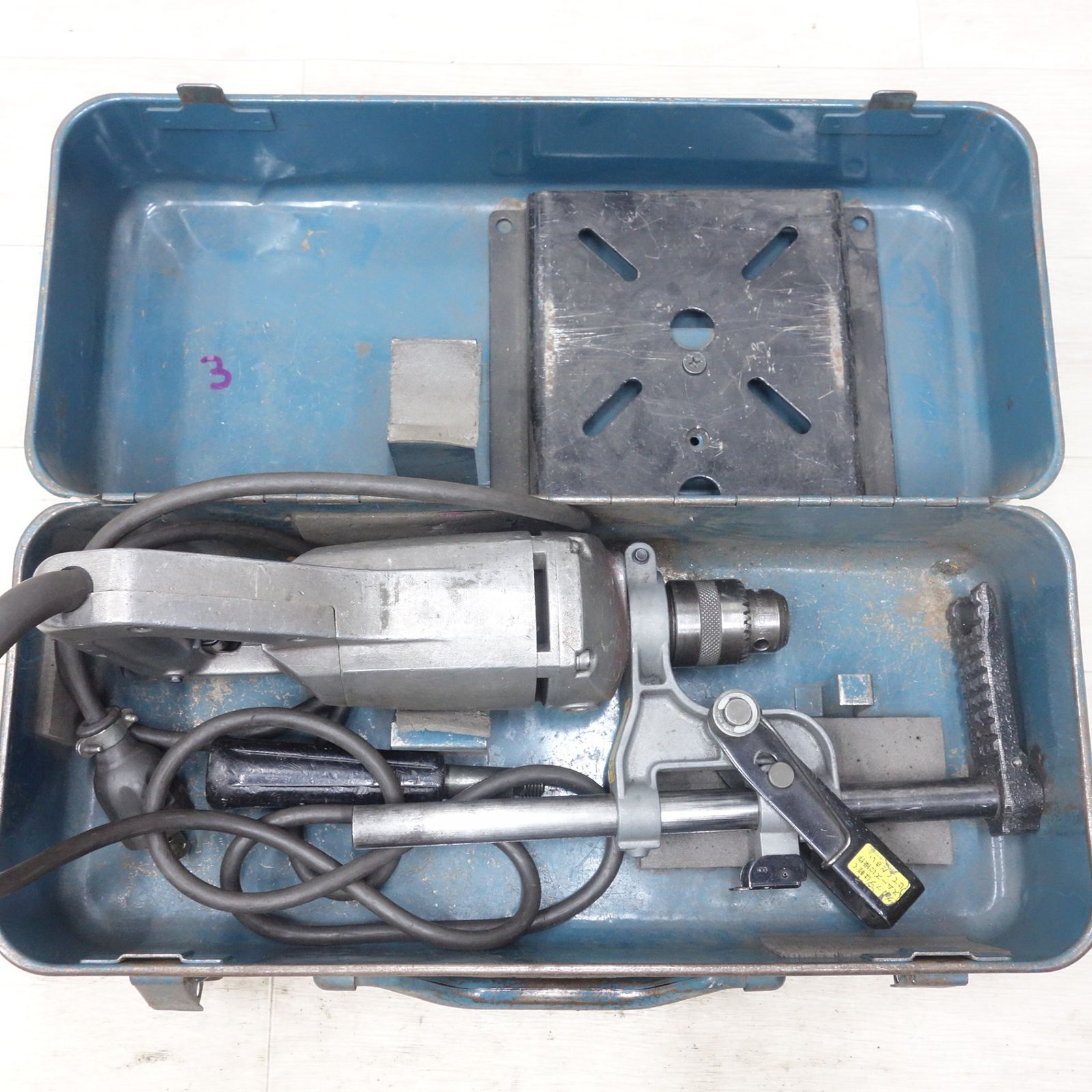 中古美品 makita マキタ 電動ドリル モデル6305 ハンドル付 チャック