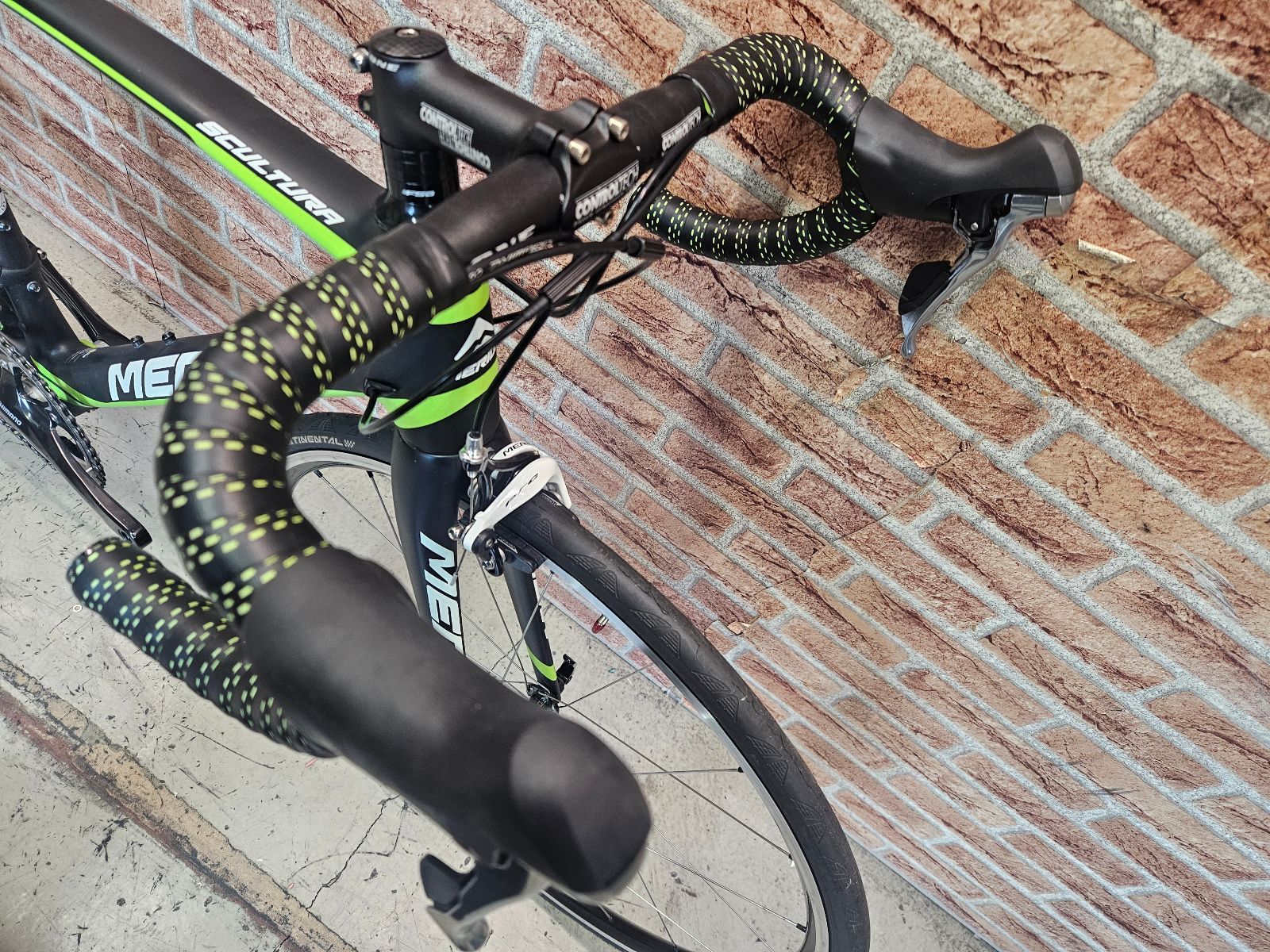 スクルトゥーラ カーボン