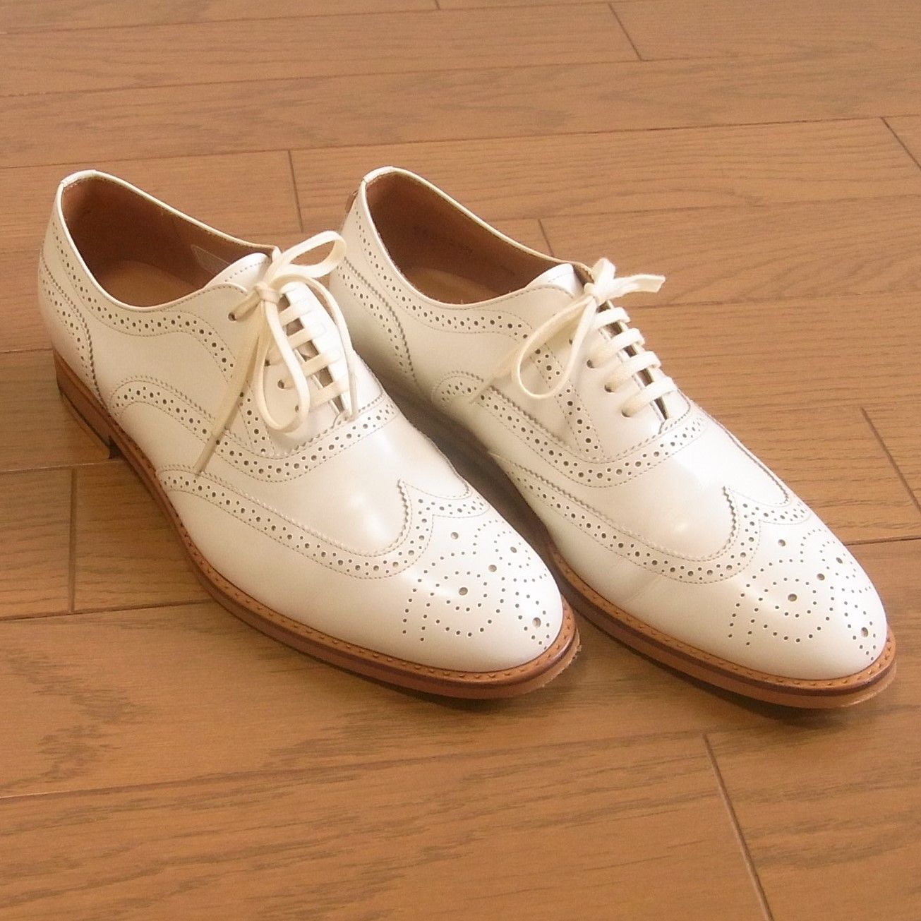 Tricker'sウィングチップシューズレディース  白  美品ローファー/革靴