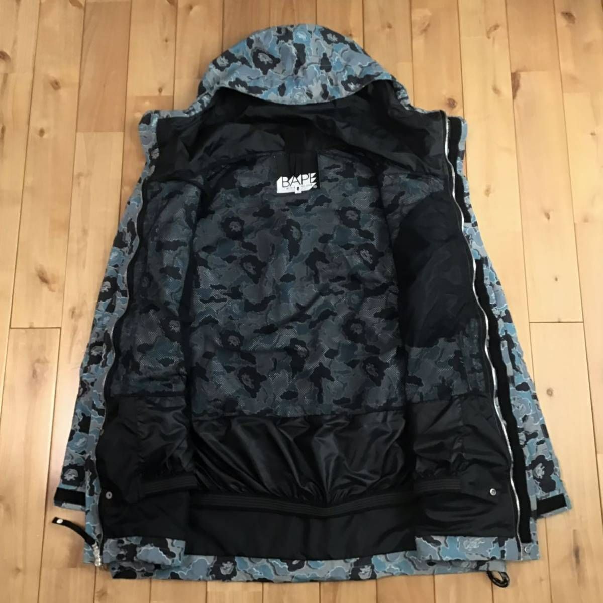 APE BAPE KAWS ツリーカモ　迷彩　スノボジャケット　パーカー　L APE BAPE KAWS ツリーカモ迷彩スノボジャケットパーカーL