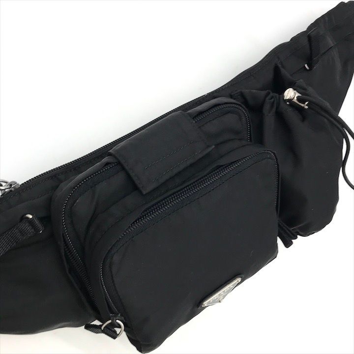 【美品】PRADA ウエストバッグ　三角ロゴ　黒　ナイロン 良品 PRADA プラダ 三角ロゴ ロゴ金具 ナイロン テスート ボディ