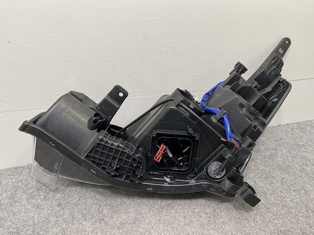 リーフ/LEAF ZE1 純正 右 ヘッドライト/ランプ LED レベライザー 刻印P