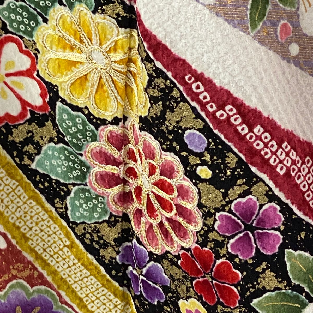 Ｓ大きいサイズお仕立て上がり正絹振袖 赤地に梅の花模様 絞り 金糸刺繍-