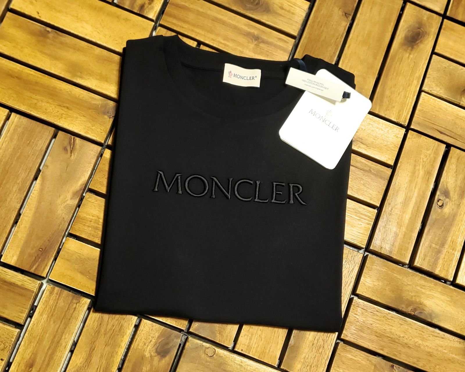 タグ付き未使用　モンクレール　総柄Tシャツ　Sサイズ 新品 正規品 2025 新作 モンクレール キッズ レディースOK S