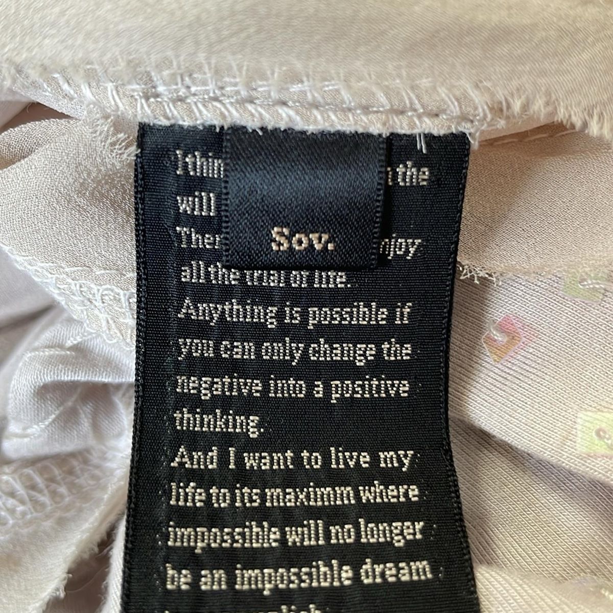 ピンクベージュ×ベージュ Vネック