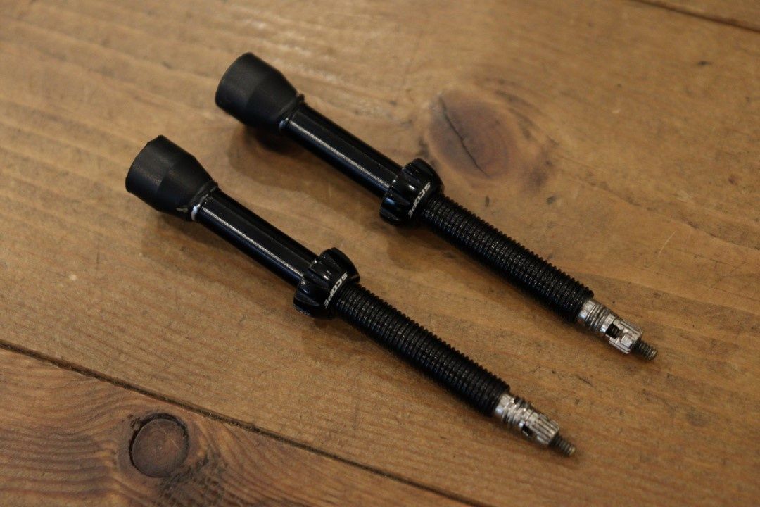 スコープ SCOPE R4 DISC カーボン チューブレスレディ ディスク