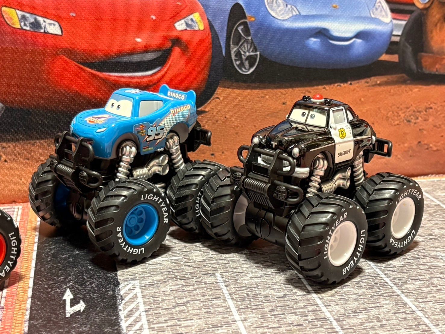 新品】カーズ モンスタートラック デラックスメガサイズ 4台セット日本