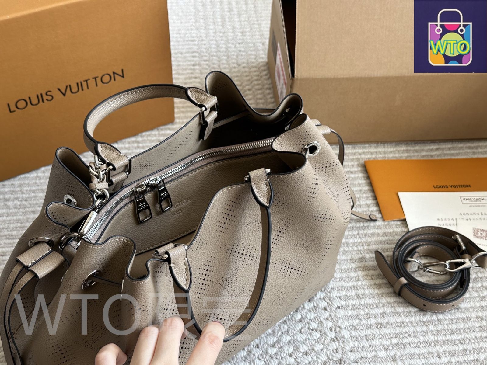 今日特価】Louis Vuitton Mahina ハワイアンムーン バケット