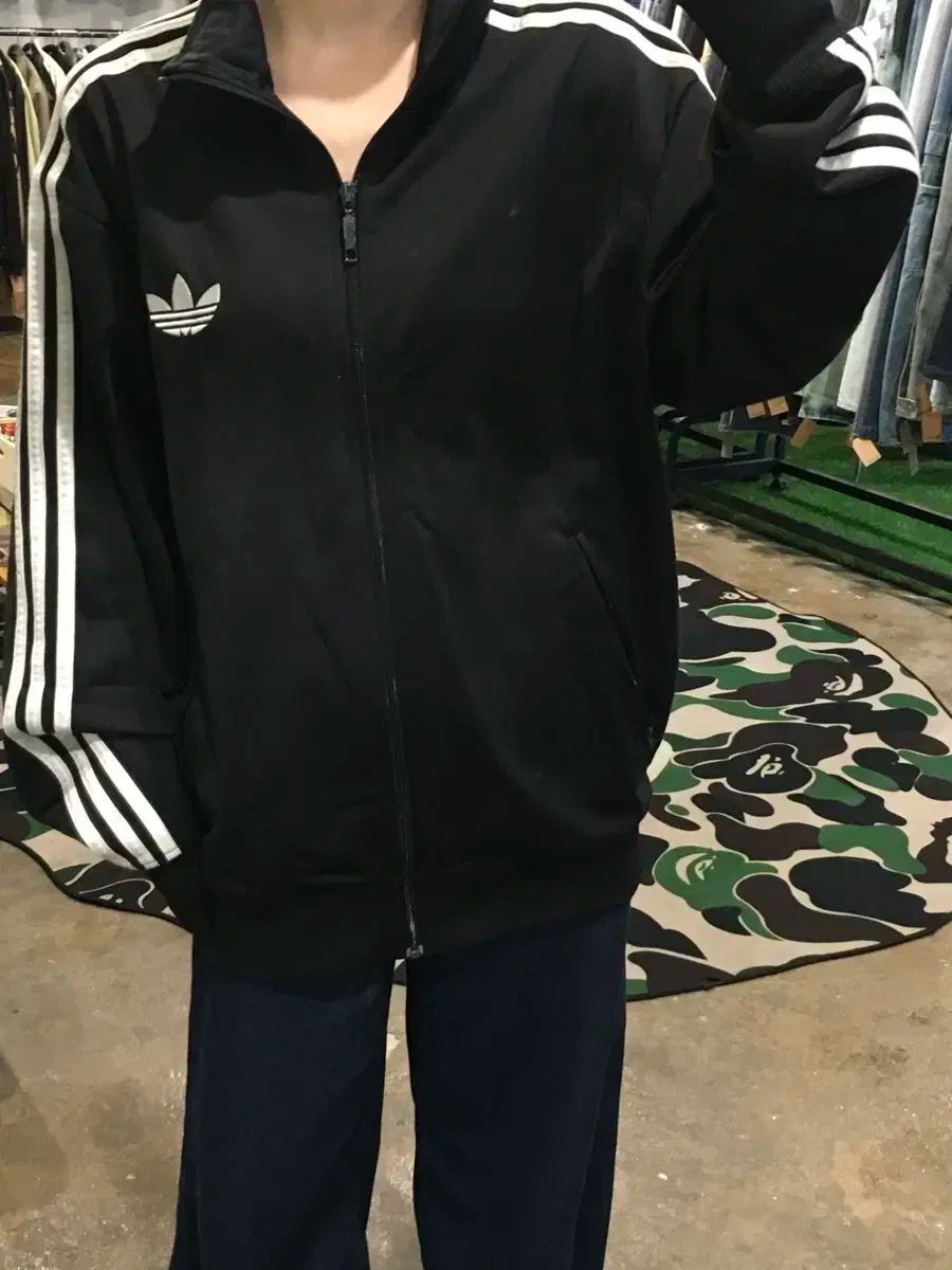 adidas アディダス