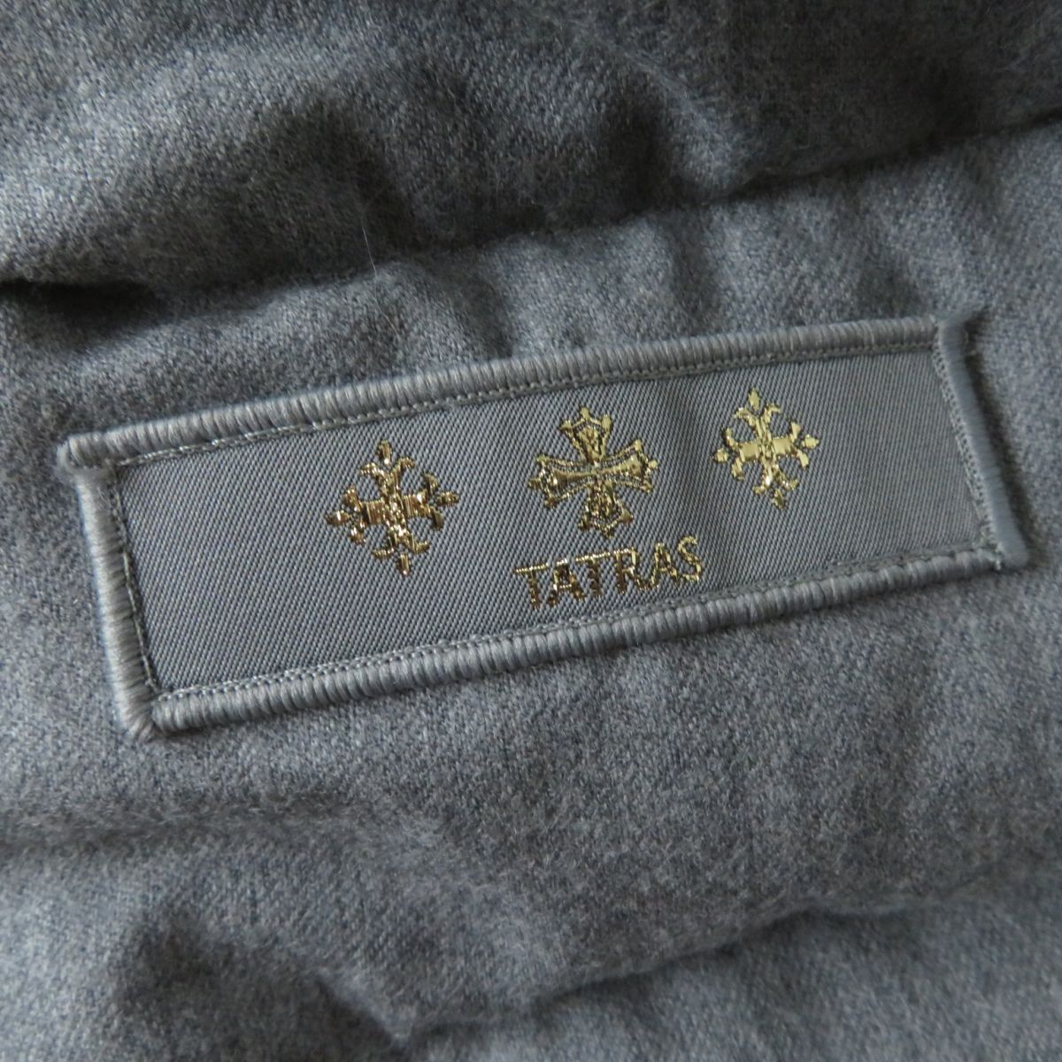 極美品△正規品 TATRAS タトラス 17-18AW LTA17A4487 AGOGNA アゴーニャ ボリュームカラー ベルト・ロゴボタン付 ダウンコート ベージュ 01 美品○TATRAS タトラス 18AW MTK18A452 CRISANTEMO