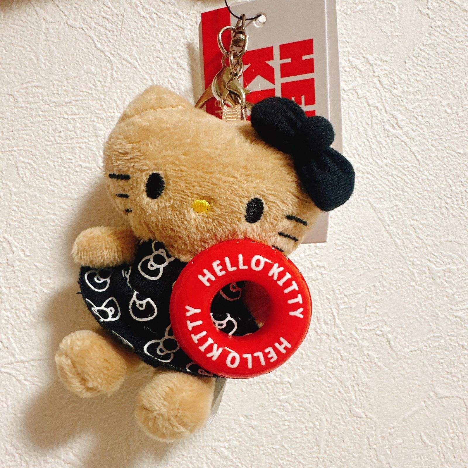 新品　me %ローリーズファーム　日焼けキティ　ぬいぐるみキーホルダー　ウキワ me %ローリーズファーム 日焼けキティ トイキーホルダー浮き輪