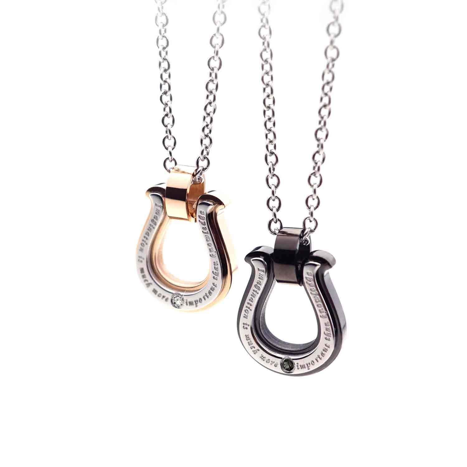 最短発送 カップル レディース メンズ 316L ステンレス 2個セット プレゼント ペアネックレス ホースシュー YU-NA Jewel Petit