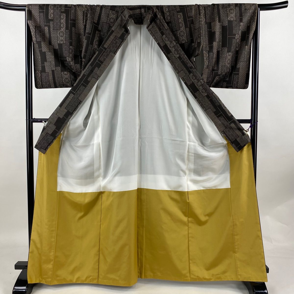 大島紬 身丈165.5cm 裄丈66cm M 袷 純泥染 証紙 短冊 幾何学 焦茶色  