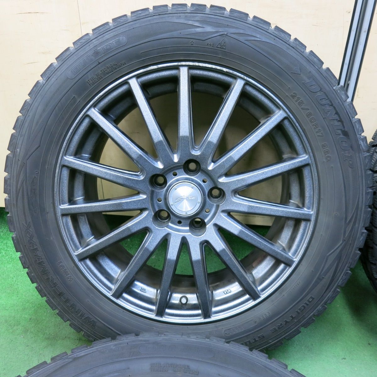 バリ溝！9.5分☆スタッドレス 215/60R17 ダンロップ ウインター 