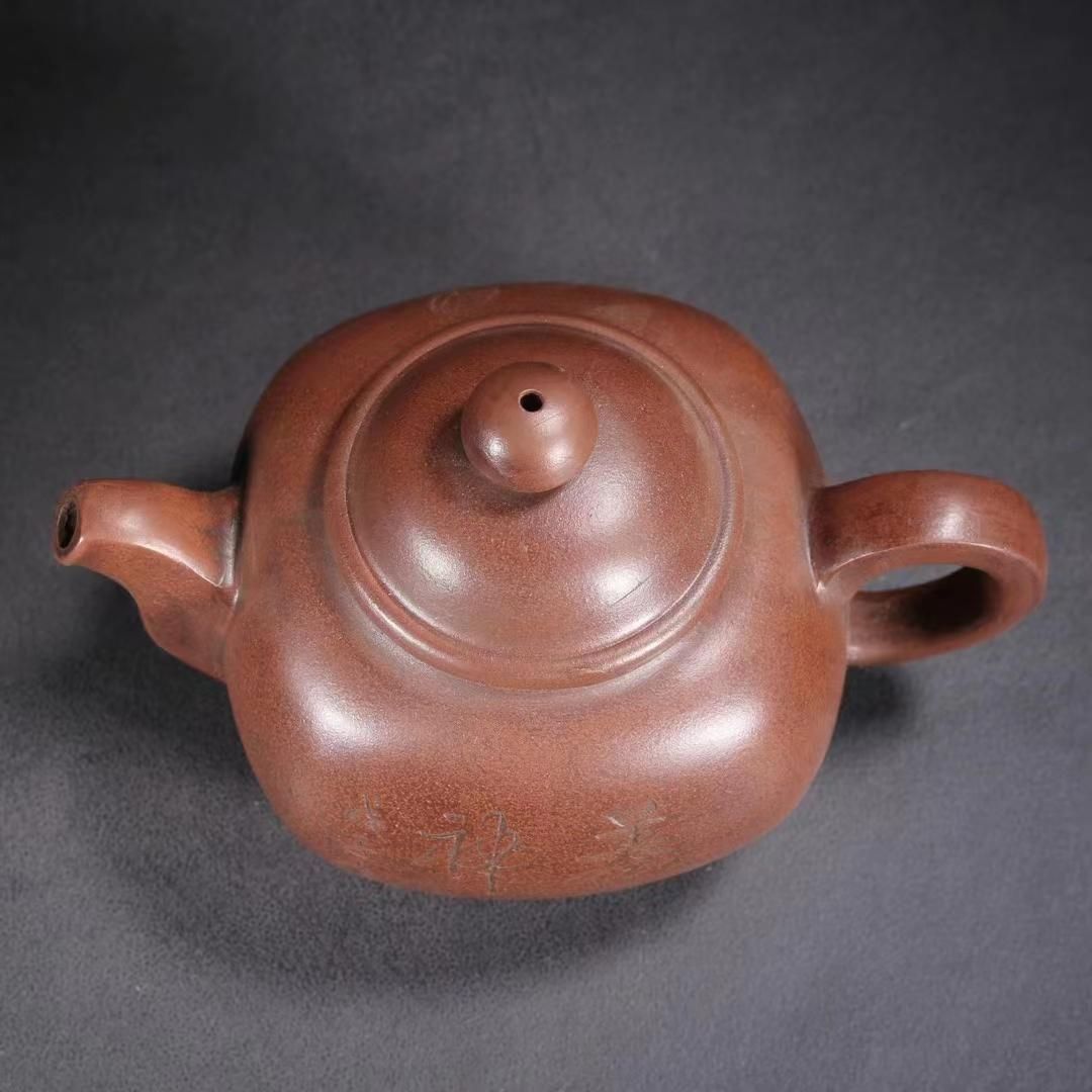 中国古美術・原鉱底槽清泥養神紋・紫砂壺・底款:顧景舟・朱泥・急須