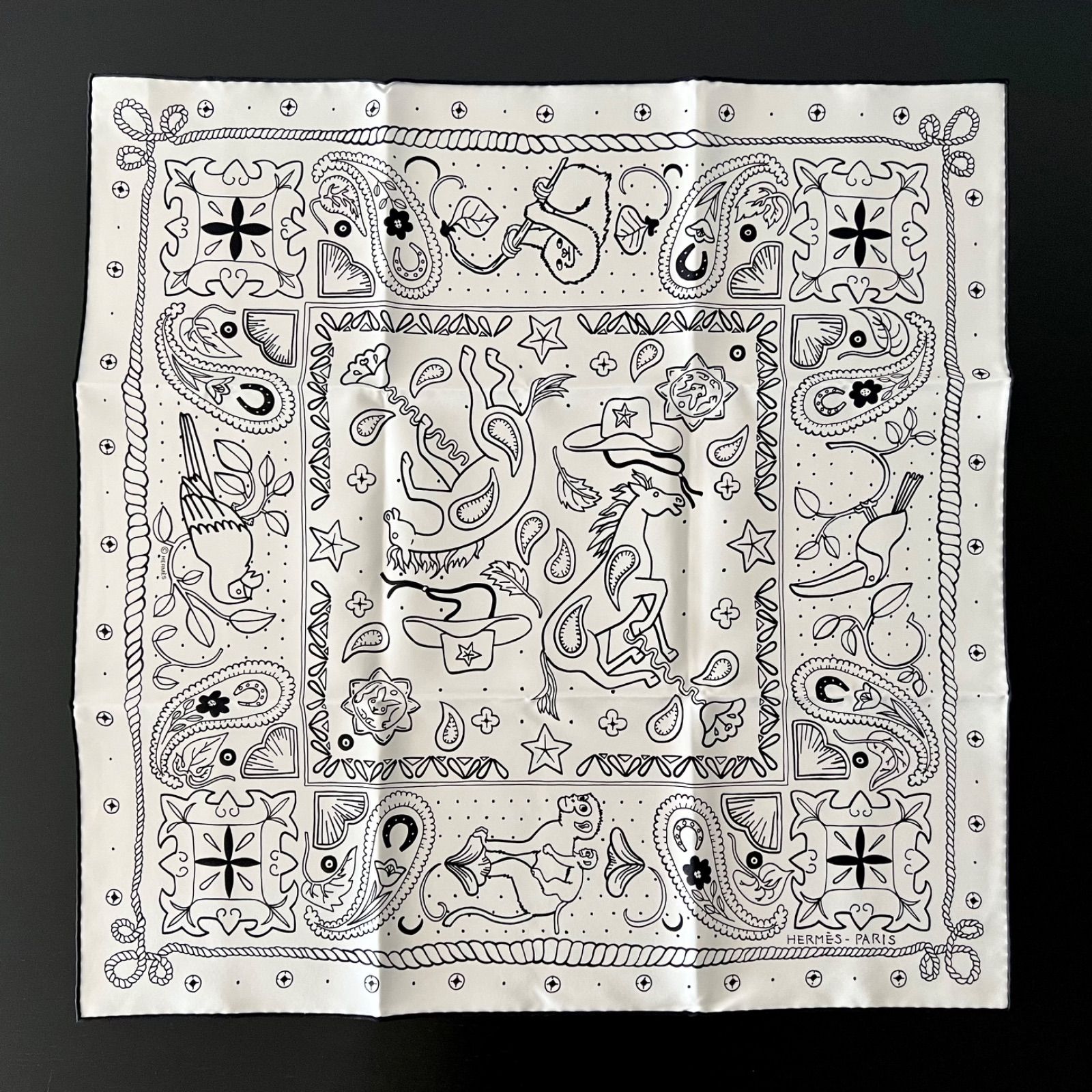 HERMES エルメス Animaux Bandana アニマルバンダナ 55 白黒 HERMES エルメス Animaux Bandana アニマルバンダナ 55 白黒