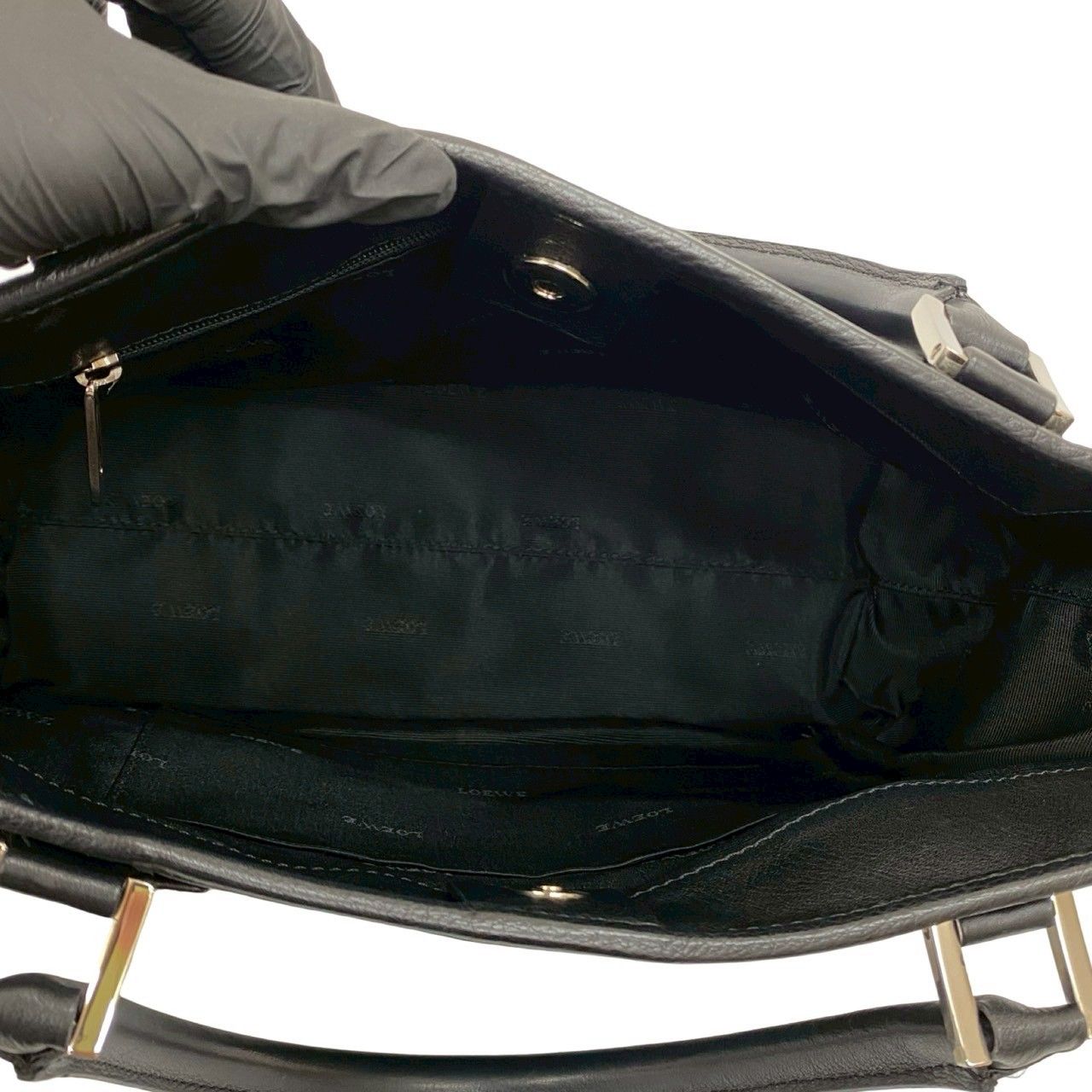 未使用品✨ロエベ　アナグラム　ゴールド　チャーム　ロゴ刻印　保存袋付き ロエベ LOEWE キーリング バッグチャーム アナグラム ロゴ金具