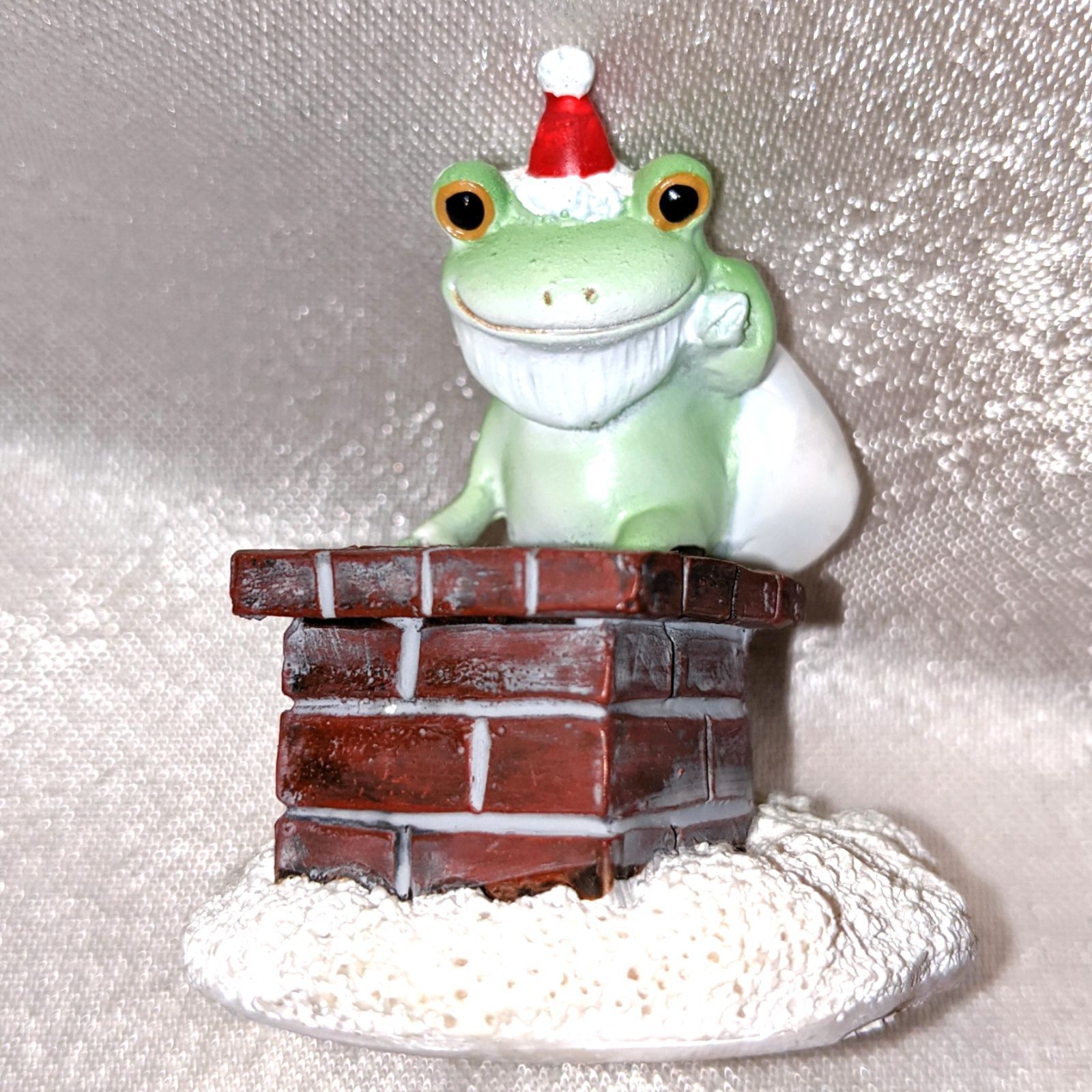 コポー 新品 クリスマス カエル サンタ フィギュア 置物  煙突から‥