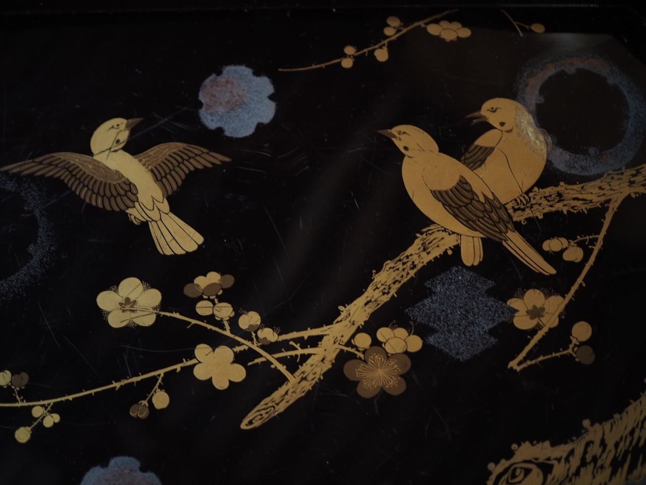 143年前の共箱黒漆広盆蒔絵入り 明治15年