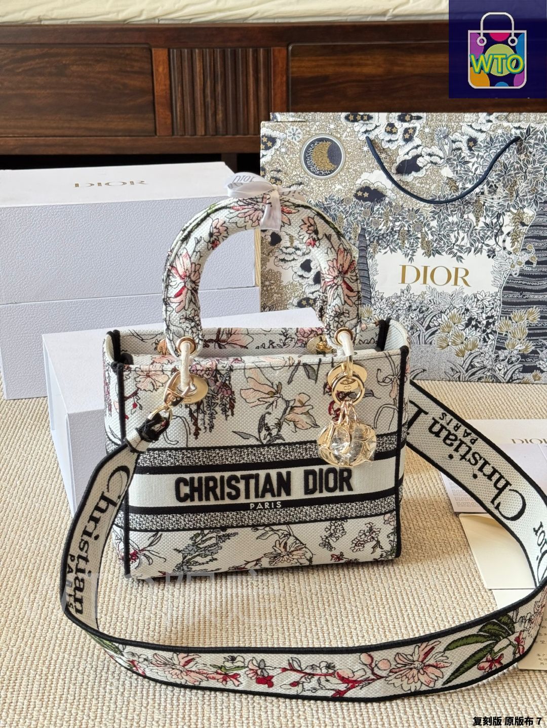今日特価】Dior Lady D-Lite 刺繍ハンドバッグ（Dior Lady D