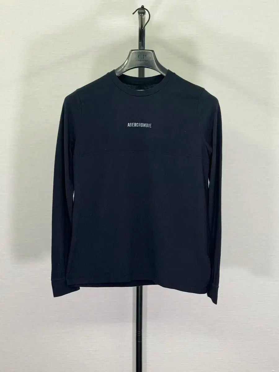 Abercrombie(アバクロンビー) センターロゴ 長袖Tシャツ