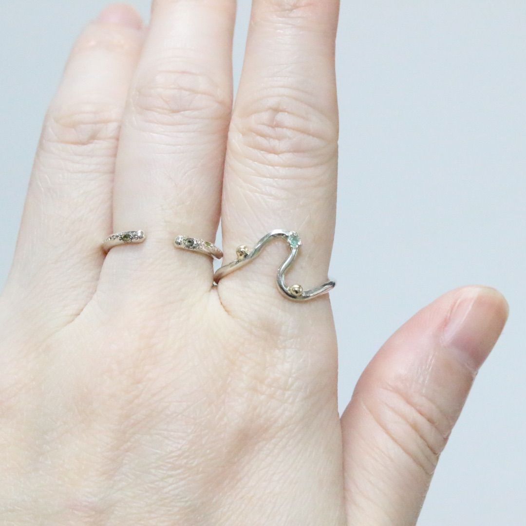 ブラジル産パライバトルマリンとK10粒々の無造作曲線デザインシルバー