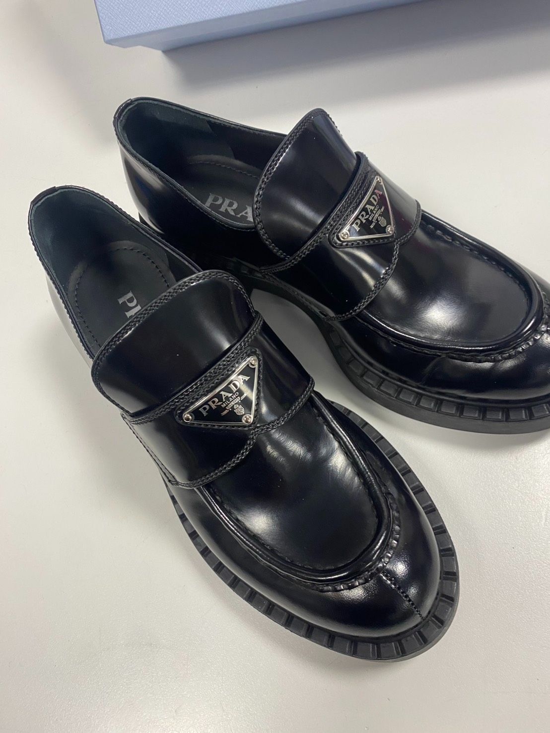 PRADA プラダ モノリスブラッシュドレザー ローファー チョコレート