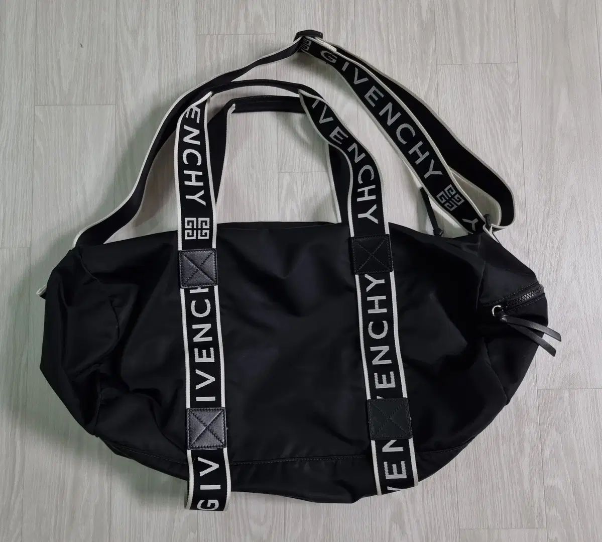 Givenchy(ジバンシィ) バンディング ロゴ ナイロン ボストン
